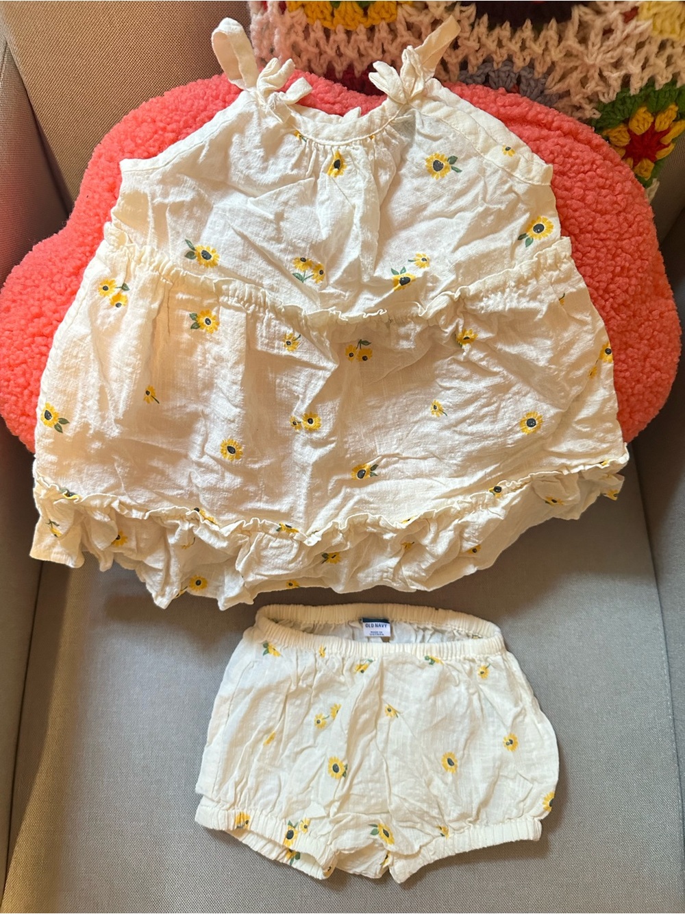 Old Navy Baby Sunflower Dress Shorts Set Size 12-18 Months